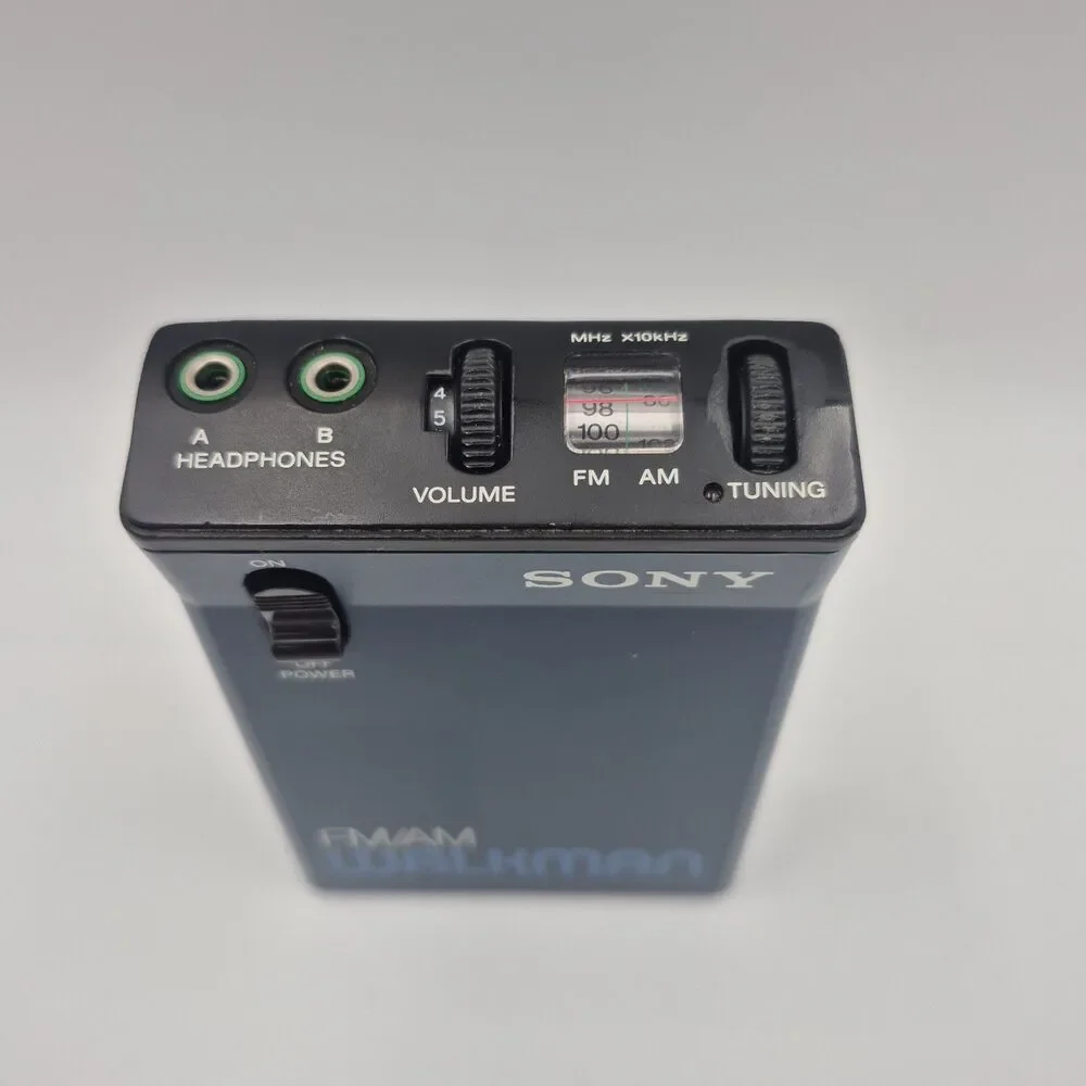 Sony Walkman Am/FM Radio SRF-22W